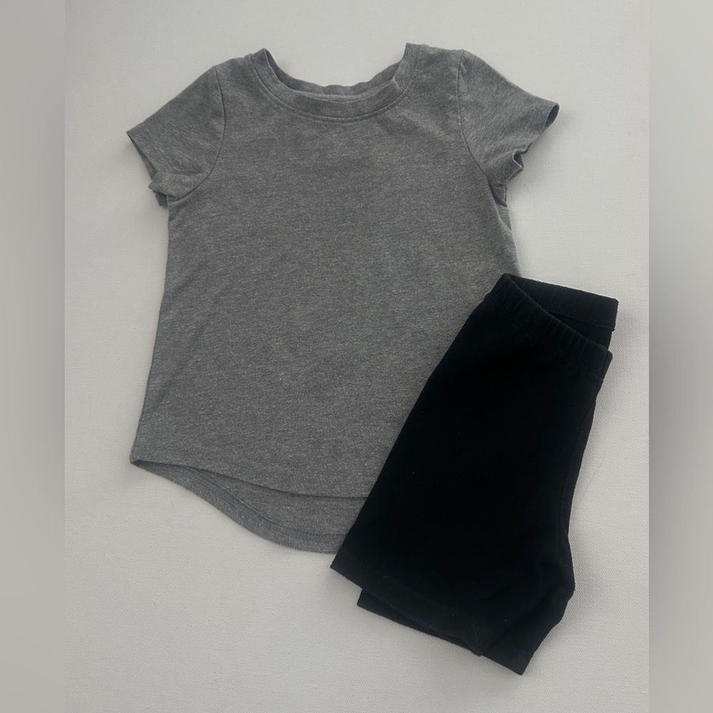 Cat & Jack girl’s Gray and Black Kids Shirt & Shorts Set.  Size 2T.